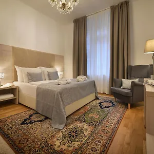 Aparthotel Old Town By Little King